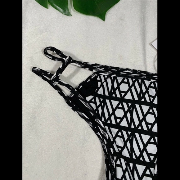 NEW THRIVE Luna Cutout Bikini Bottoms in Medium‎ - Picture 6 of 11
